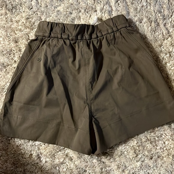 Cinchable Waist HR Woven Short 3.5” - Picture 9 of 11